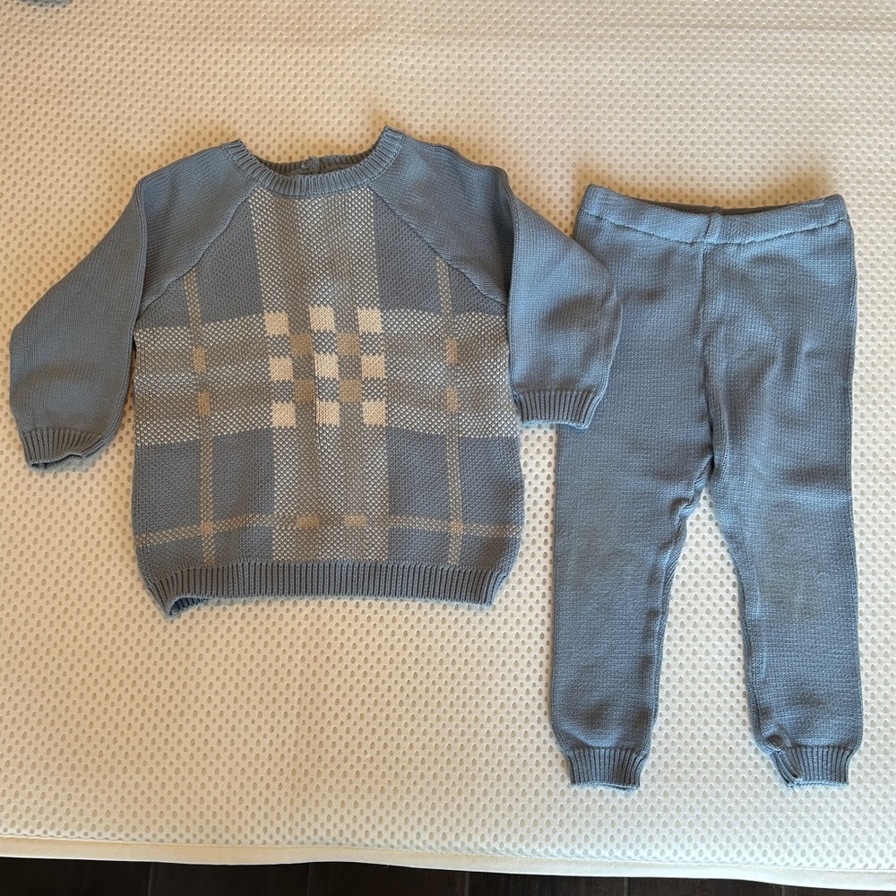 Feltman Bros Stylish Blue Knit Sweater and Pants Set